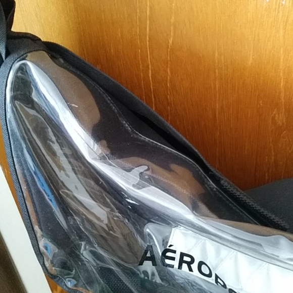 LIKE NEW AEROPOSTALE MESSENGER BAG - Picture 11 of 16